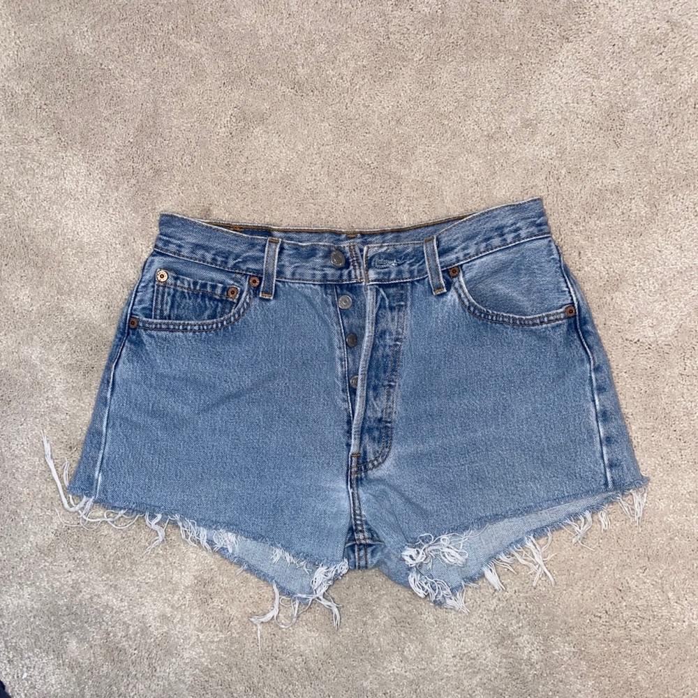 LEVI’S JEAN SHORTS!